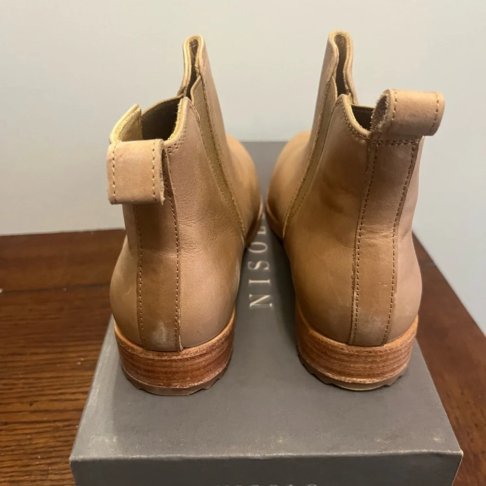 NISOLO Eva Everyday‎ Chelsea Boot in Almond Leather